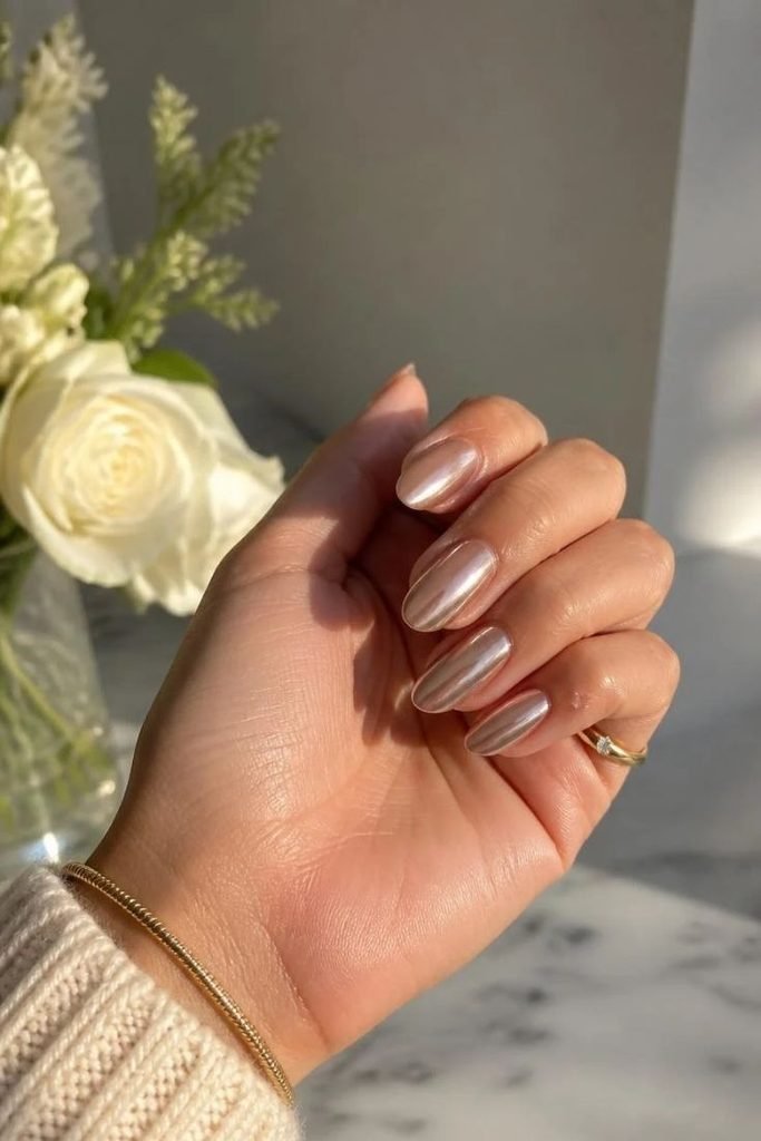 champagne-chrome-nails