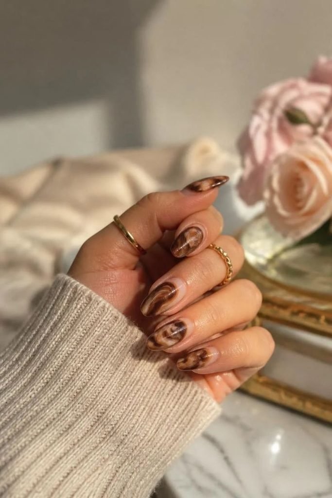brown-swirl-nails
