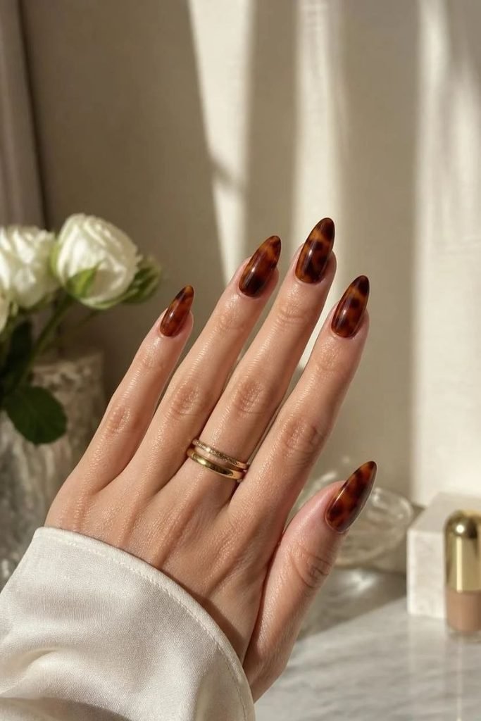 tortoiseshell-accent-nails