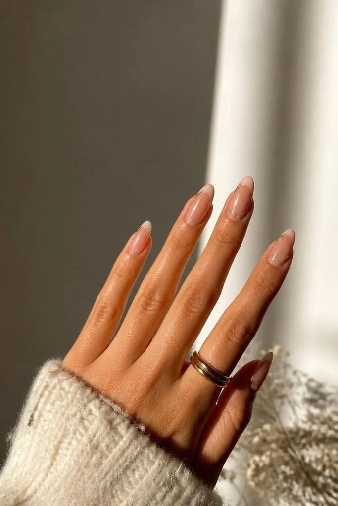 nude-nails-with-pearl-details