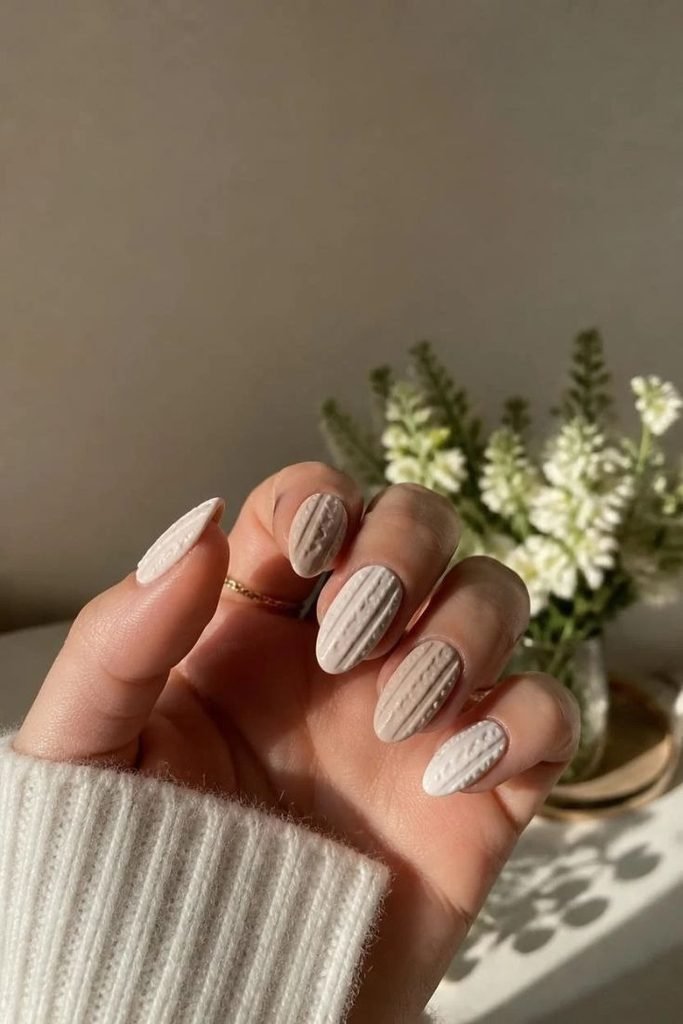 27 Best Fall Sweater Nail Designs 2026: Cozy, Chic & Trendy Knit-Inspired Manicures beige-and-white-knit-manicure