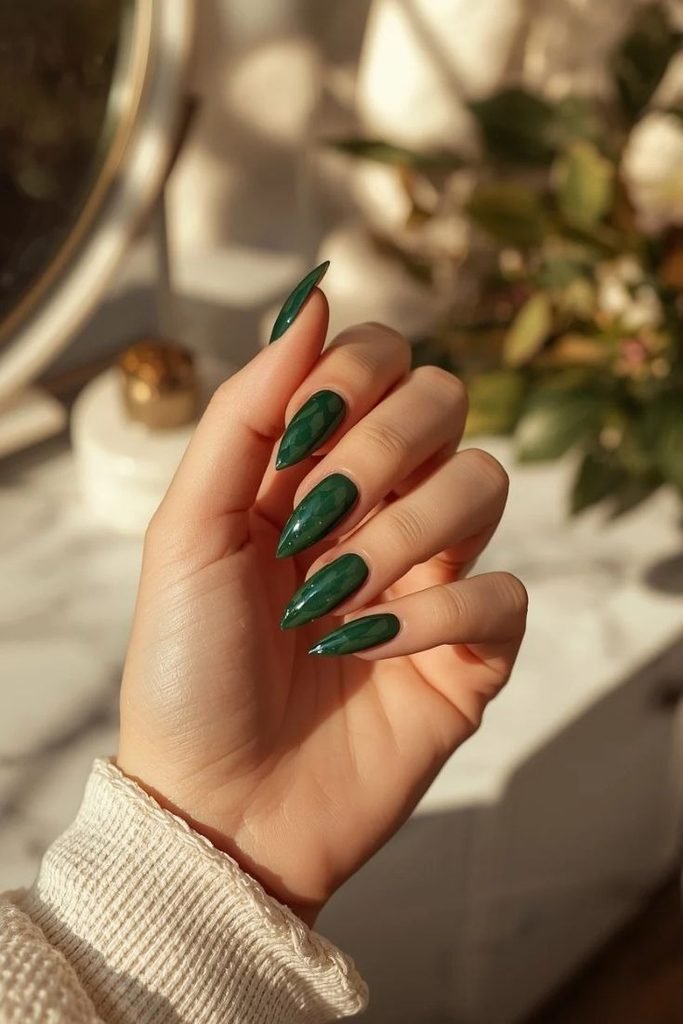 forest-green-leaf-nails