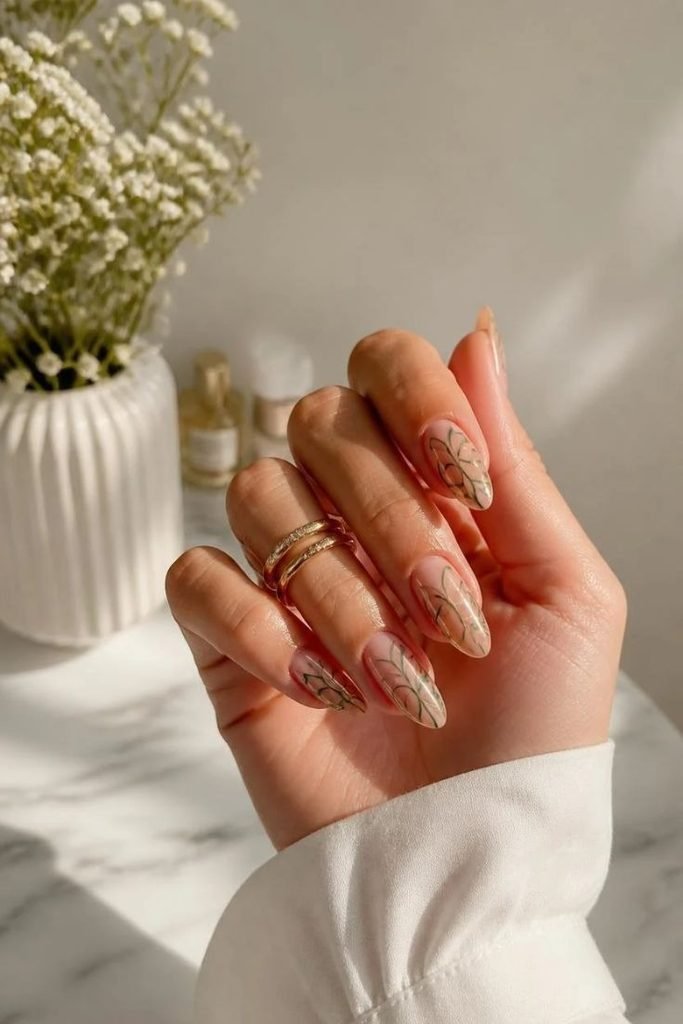 leaf-outline-nail-art