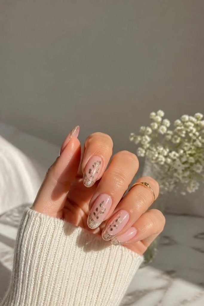 glitter-leaf-nail-art