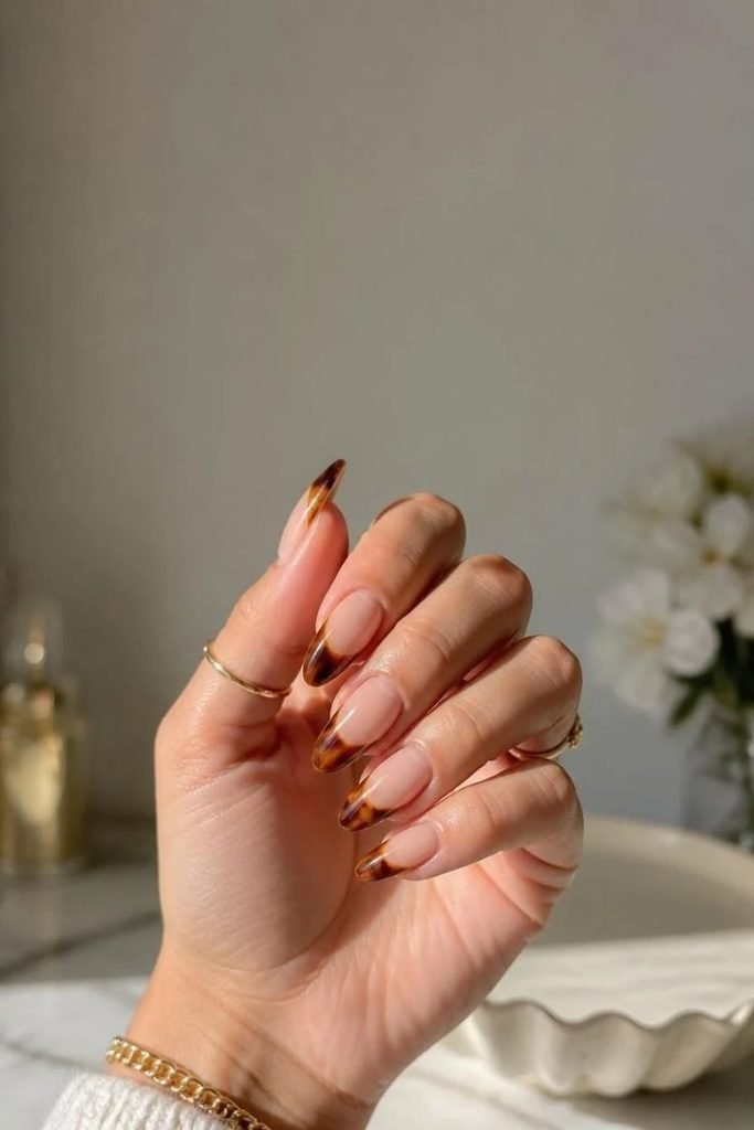 tortoiseshell-accent-nails